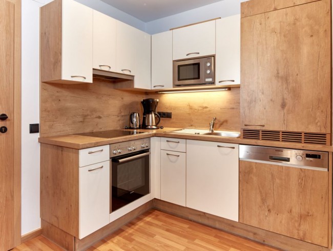 Moderne K&uuml;che mit hochwertigen Elektroger&auml;ten